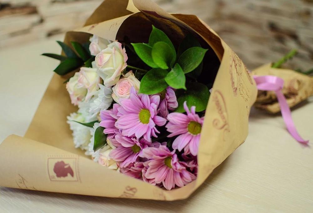 Букет цветов из: Розы и Хризантемы в поселок Карьероуправления