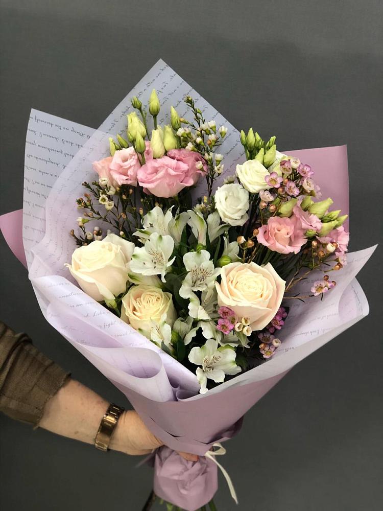 Букет цветов из: Альстромерии, Розы и Лизиантусы в поселок Карьероуправления