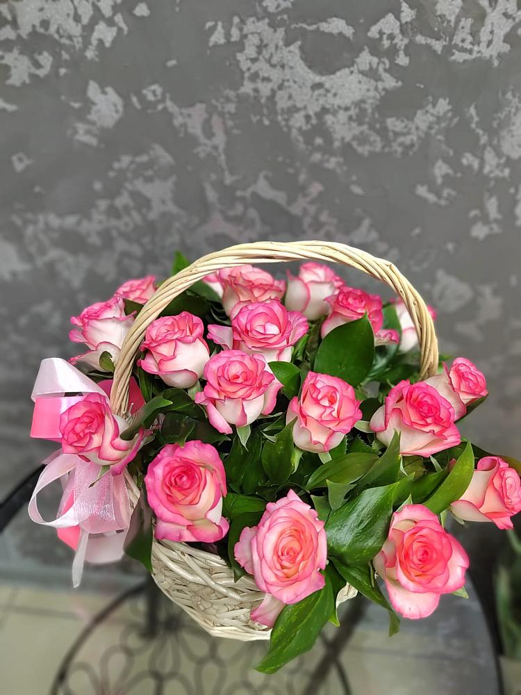 Цветочная композиция из Розы в корзине в поселок Карьероуправления