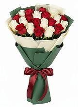 Букет Микс из красных и белых роз в поселок Карьероуправления