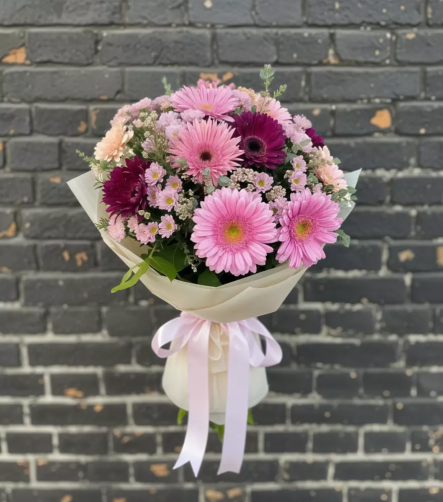 Букет цветов из: Герберы и Хризантемы в поселок Карьероуправления