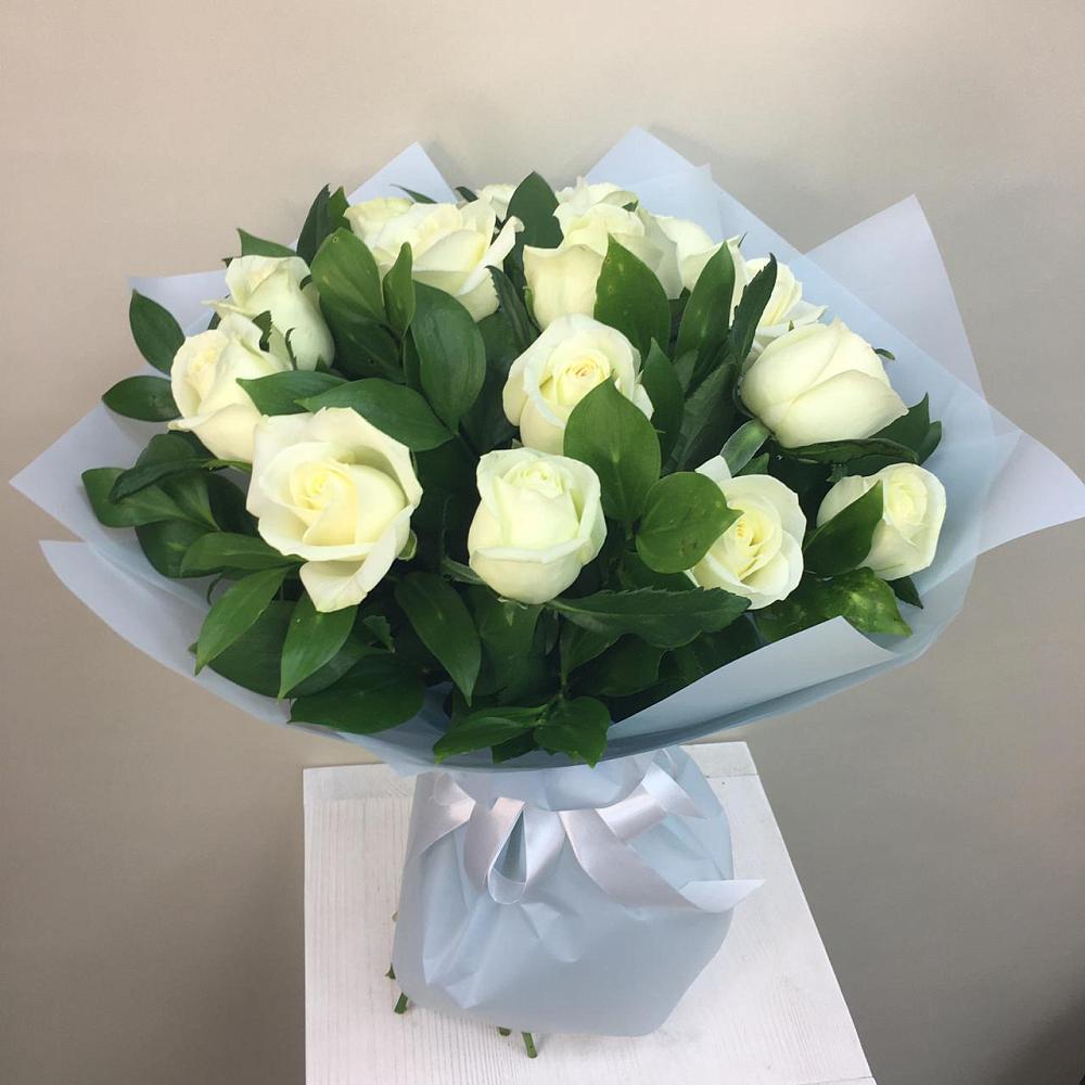 Букет 15 Белых роз Проуд в поселок Карьероуправления
