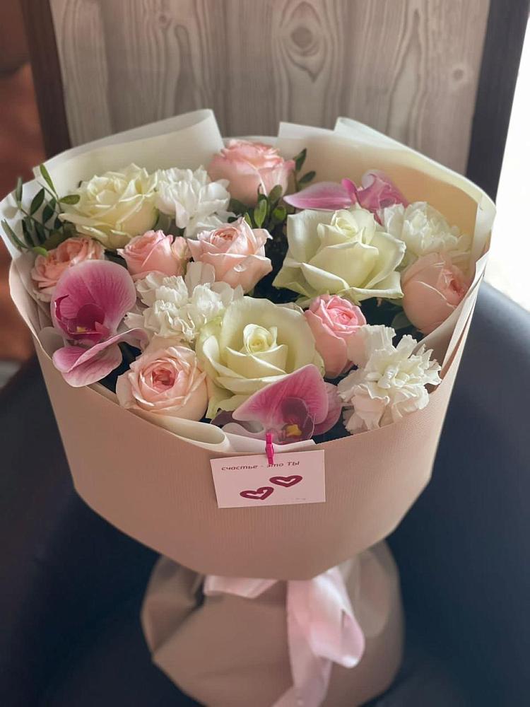 Букет цветов из: Орхидеи, Розы и Гвоздики в поселок Карьероуправления