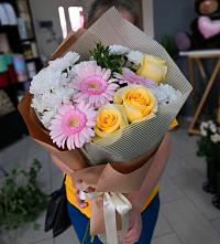Букет цветов из:  Герберы, Розы и Хризантемы в поселок Карьероуправления