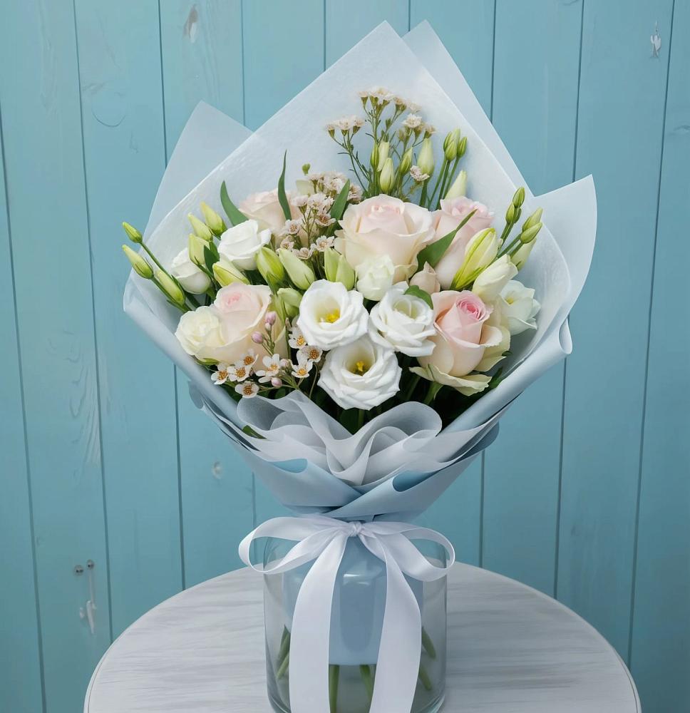 Букет цветов из: Розы и Лизиантусы в поселок Карьероуправления