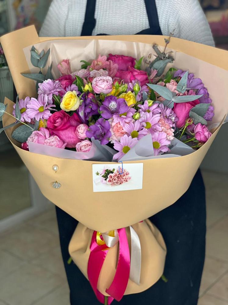 Букет цветов из: Хризантемы, Гвоздики и Альстромерии в поселок Карьероуправления