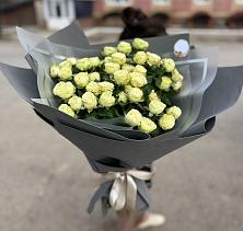 Букет Белые кустовые розы Солинеро в поселок Карьероуправления