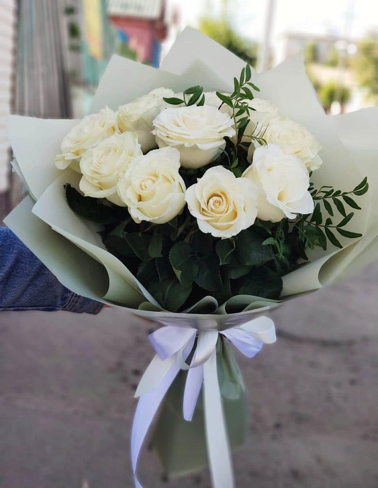 Букет Белые розы Проуд в поселок Карьероуправления