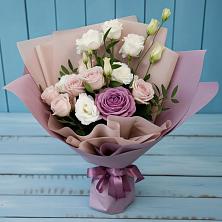 Букет цветов из:  Розы и Лизиантусы в поселок Карьероуправления
