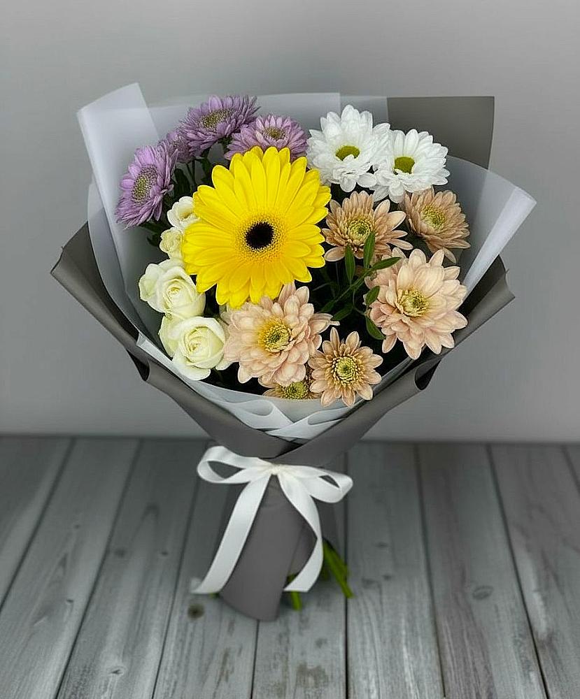 Букет цветов из: Розы, Герберы и Хризантемы в поселок Карьероуправления