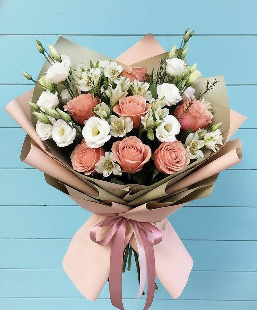 Букет цветов из: Розы, Альстромерии и Лизиантусы в поселок Карьероуправления