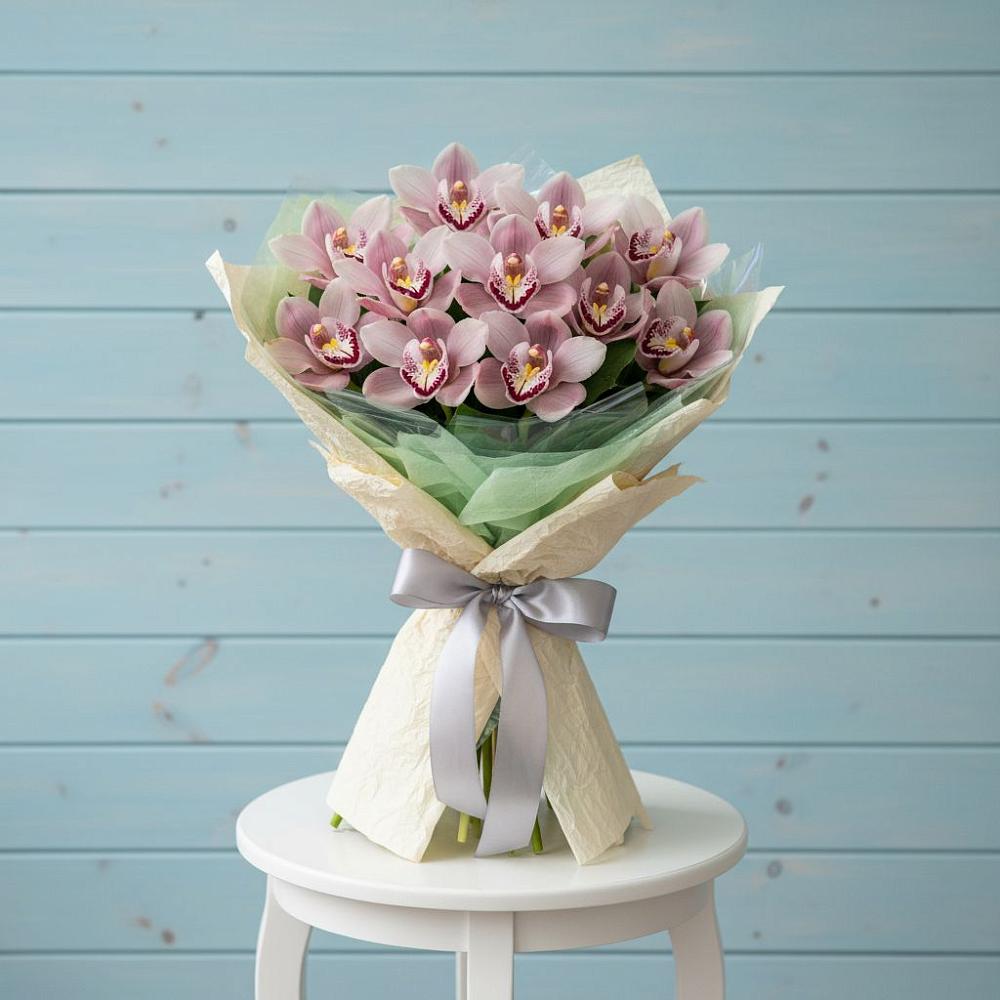 Букет цветов из: Орхидеи и Розы в поселок Карьероуправления