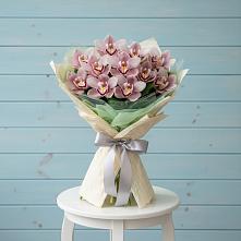 Букет цветов из:  Орхидеи и Розы в поселок Карьероуправления