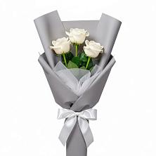 Букет 3 белые розы в поселок Карьероуправления