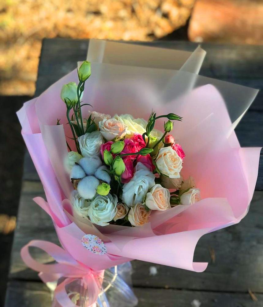 Букет цветов из: Розы и Лизиантусы в поселок Карьероуправления