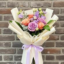 Букет цветов из:  Лизиантусы и Розы в поселок Карьероуправления