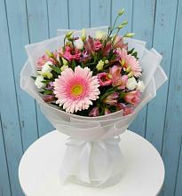 Букет цветов из:  Герберы, Альстромерии и Лизиантусы в поселок Карьероуправления