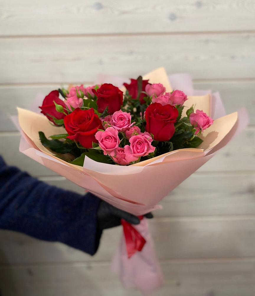 Букет цветов из: Розы в поселок Карьероуправления