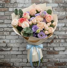 Букет цветов из:  Розы, Лизиантусы и Гвоздики в поселок Карьероуправления