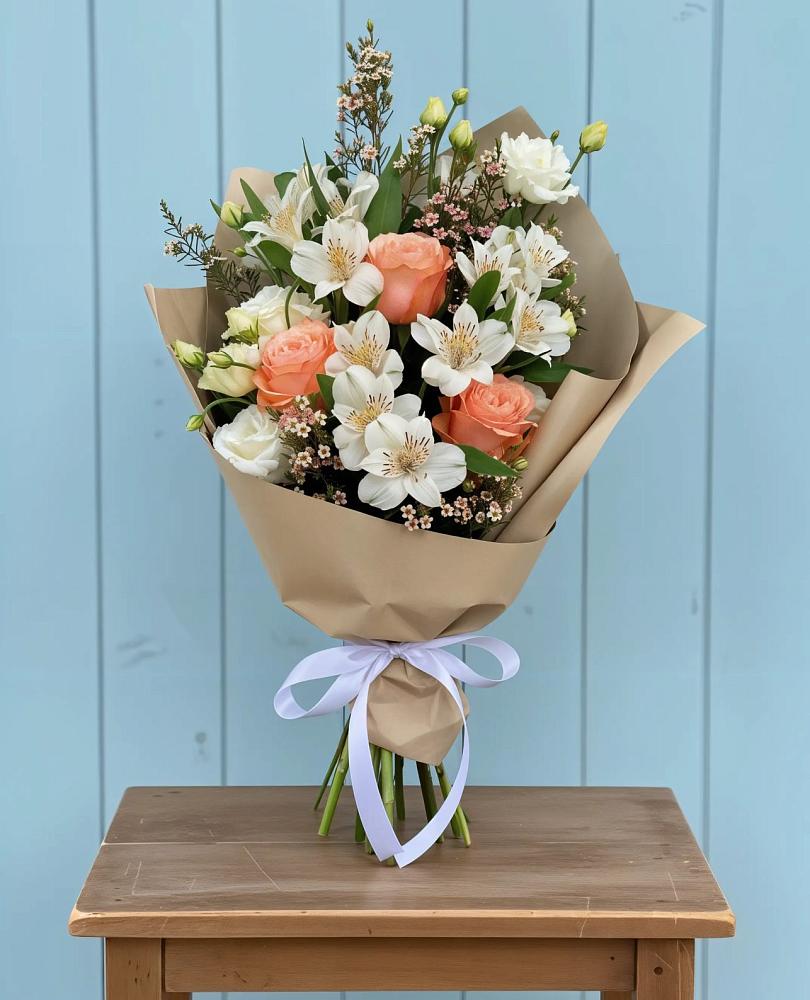 Букет цветов из: Альстромерии, Лизиантусы, Розы и Хризантемы в поселок Карьероуправления